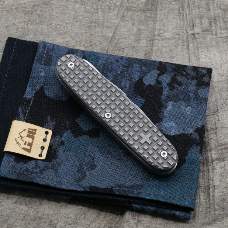 Preview: TITAN - HARDFRAGGED MIT CLIP - used wash - BLADELESS - Titan Grade 5  (Ti 6AI 4V)  - 93mm